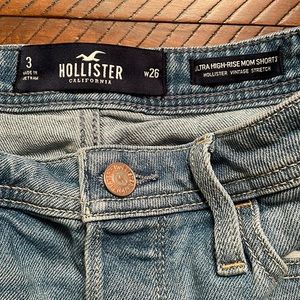 Hollister Ultra High-Rise Mom Short 3”